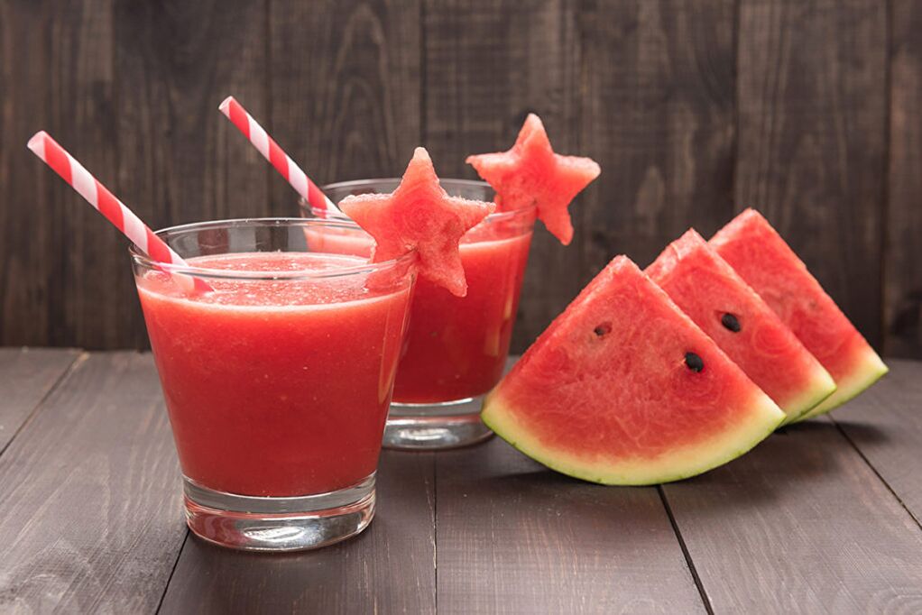 Watermelon sliced ​​watermelon - delicious food to lose weight
