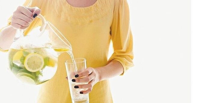 Lemon water helps to cleanse the body