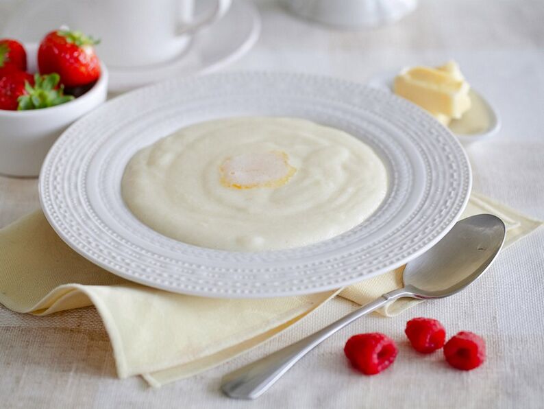 Semolina porridge is an ideal breakfast for cereal days following the 6-petal diet